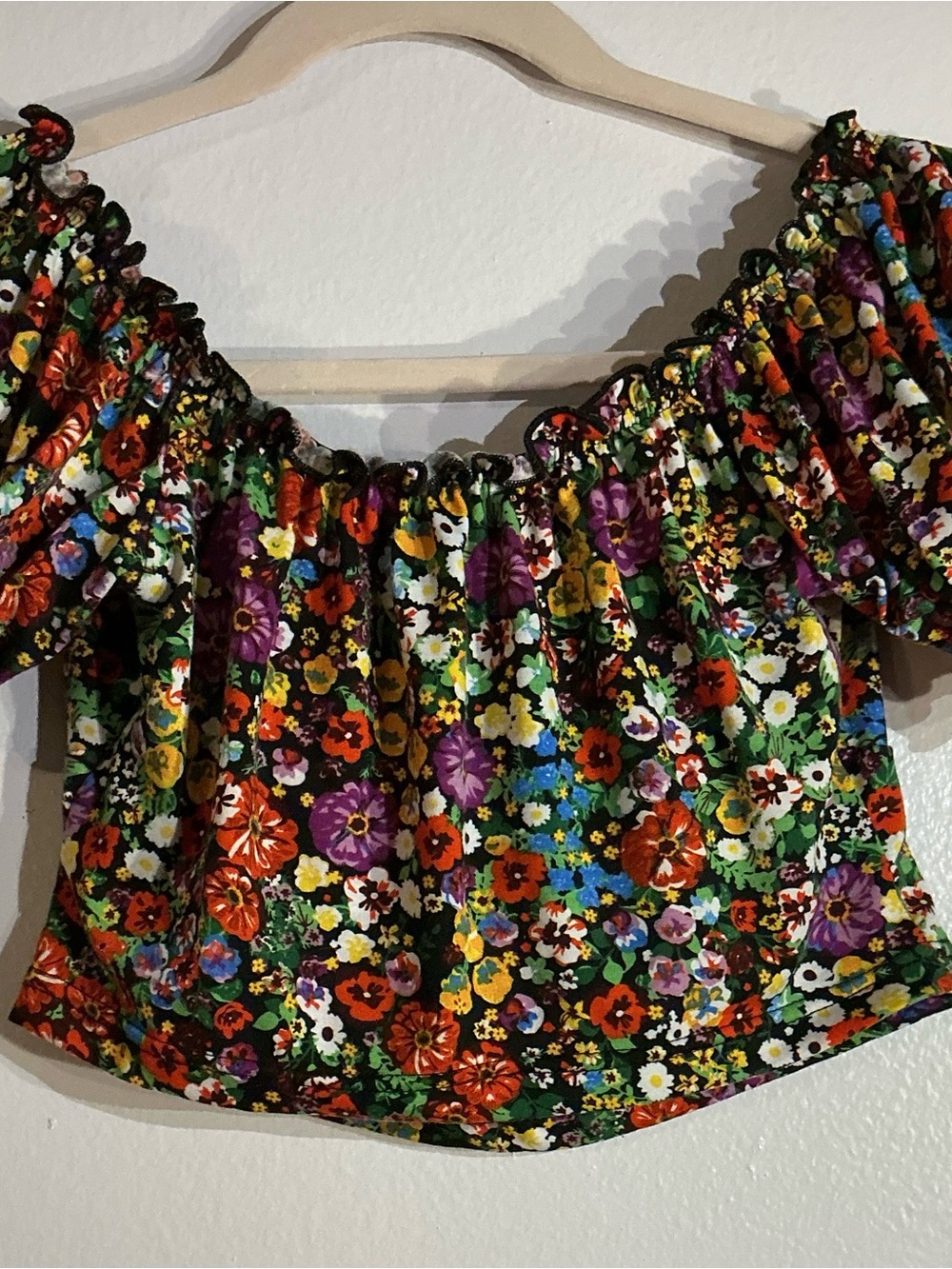 SHEIN Black Multicolor Floral Off-Shoulder Crop Top
